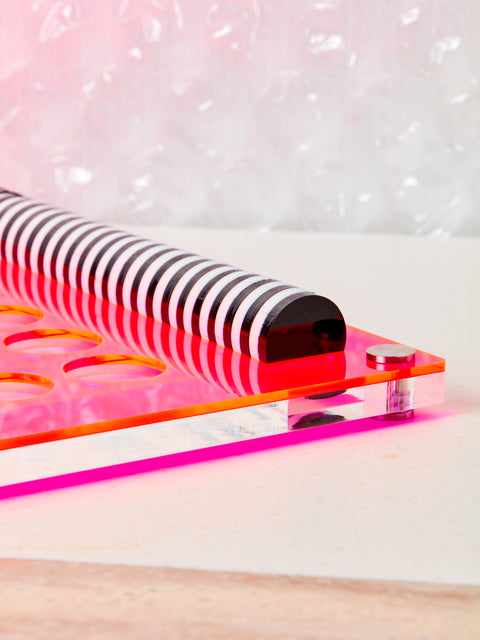 Close up of the edge of the Pink El Reverso Othello Game by Luxe Dominoes.