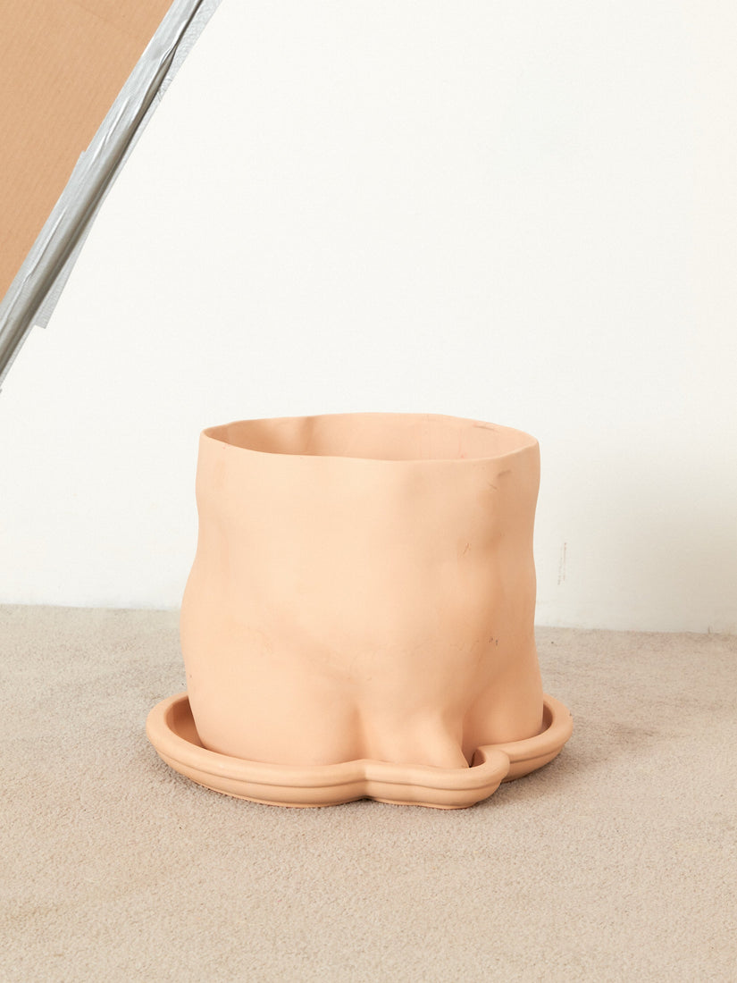 The front view of a jumbo nude bottom pot by Group Partner.