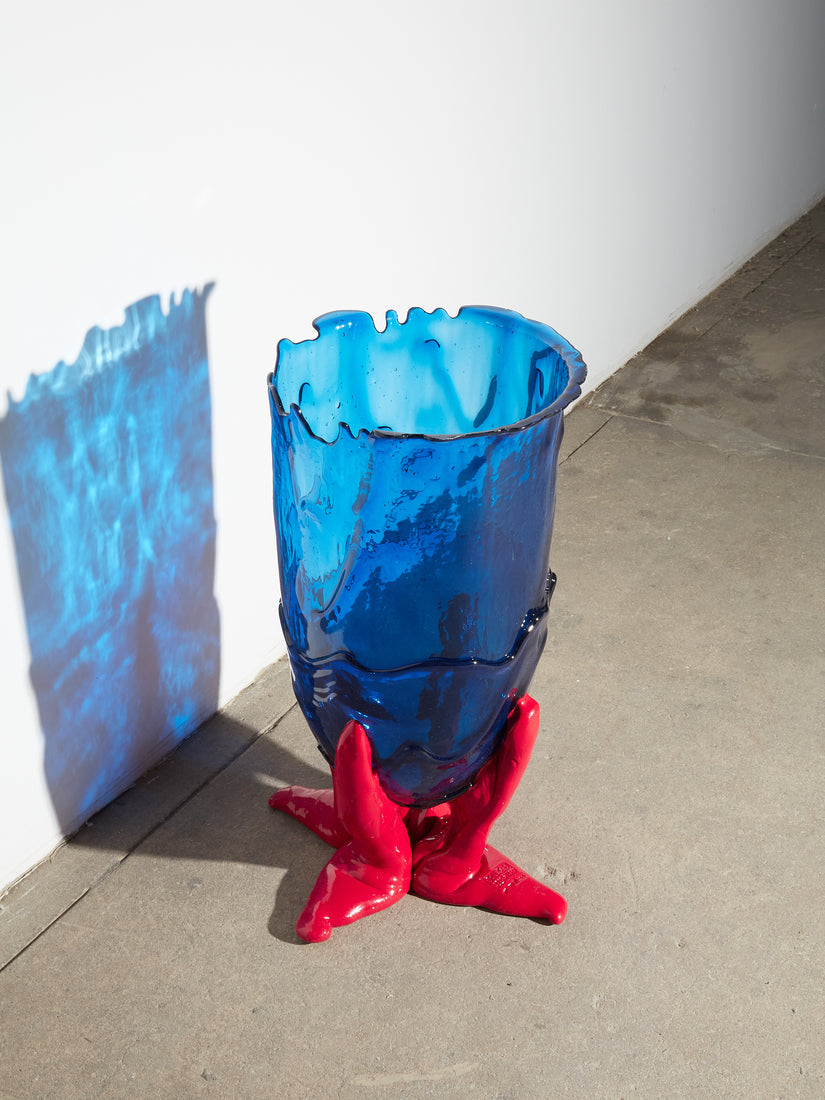 XXL Vessel by Gaetano Pesce for Fish Design in blue and red colorway.