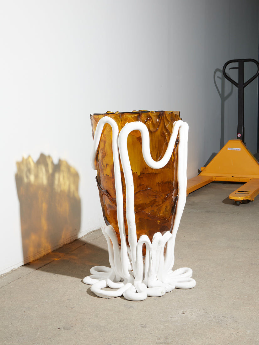 XXL Indian Summer Vessel in Brown and White by Gaetano Pesce for Fish Design. Behind the vessel is a yellow palette jack.