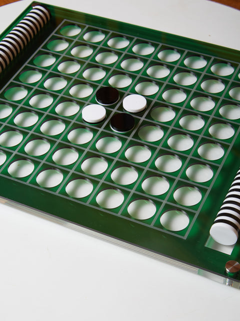Close up of the El Reverso Othello Game in green.