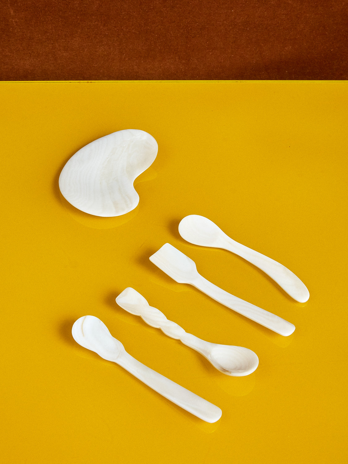 Set of 4 Mother of Pearl Dessert Spoons and a Mother of Pearl Bean Dish.