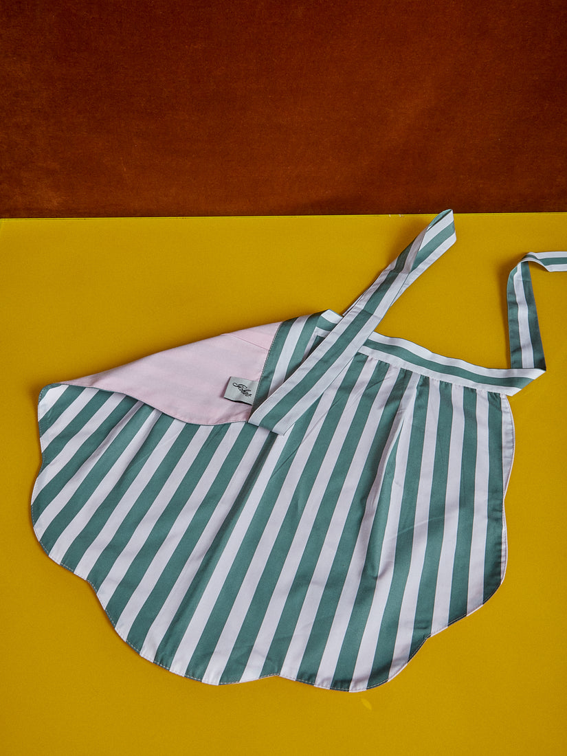 Striped and Scalloped apron by Gohar World with pink backside.