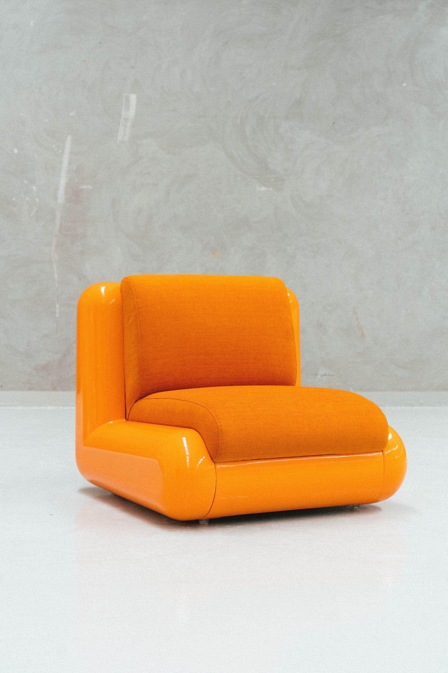 A single T4 Modular Chair in Orange by Uma