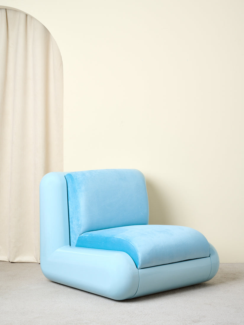 A single blue Uma T4 Modular Chair.