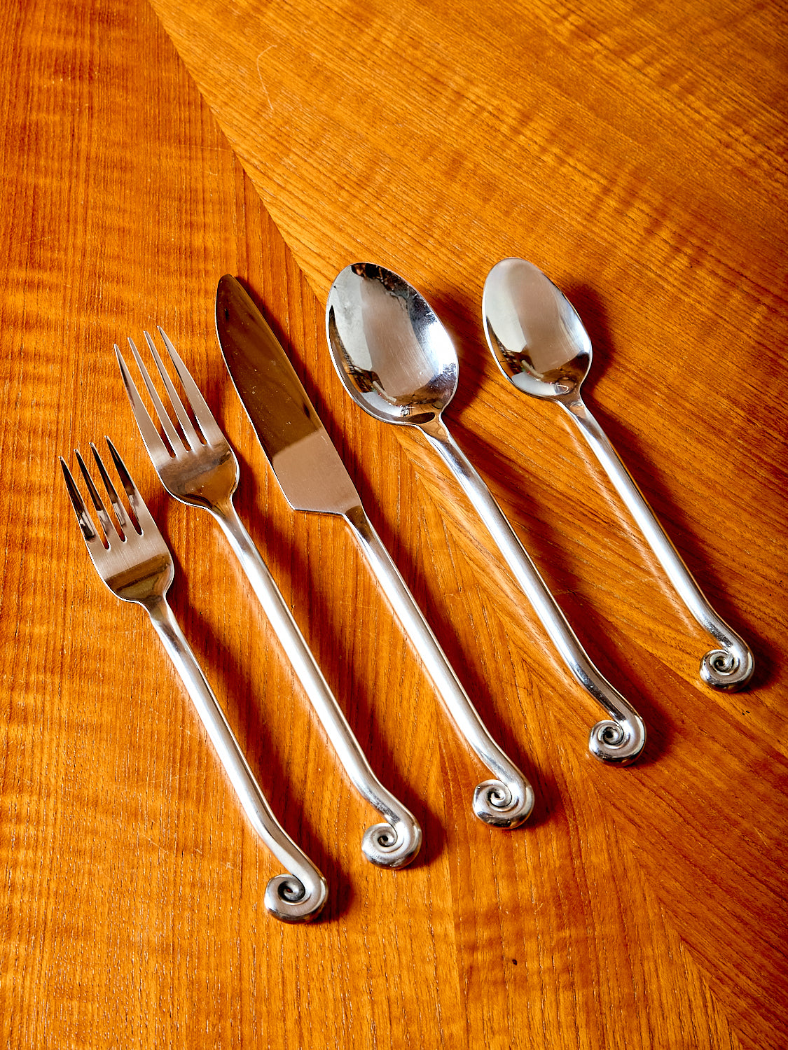 Upward Spiral Flatware Set