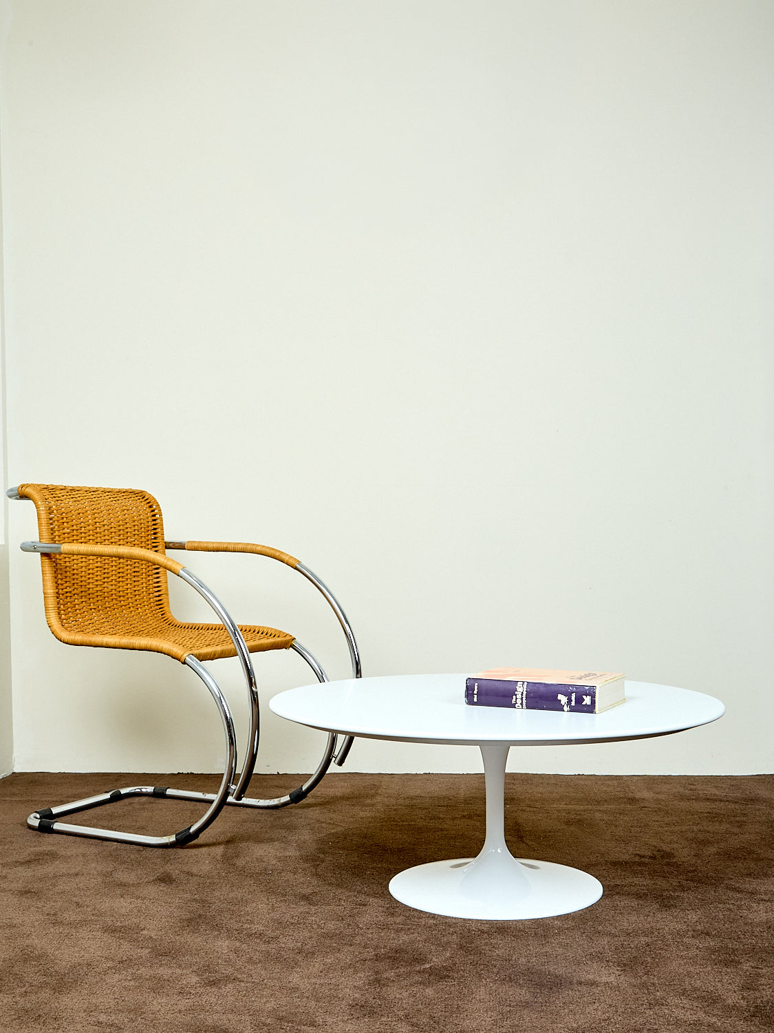 Tulip Coffee Table by Eero Saarinen