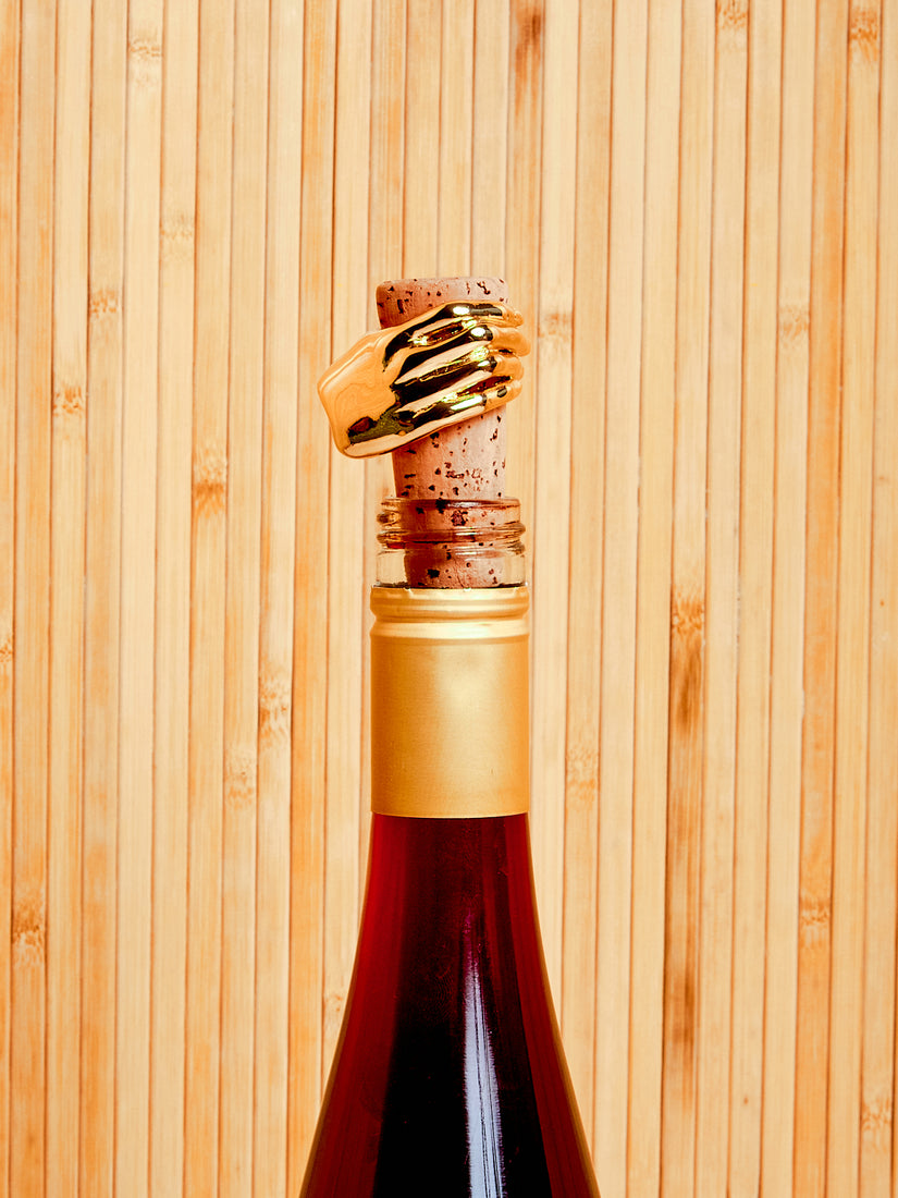 A Dada wine bottle stop in use.