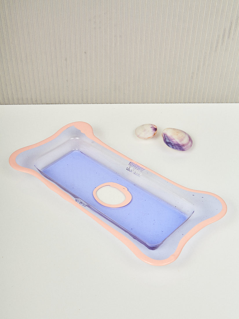 Lavender and Pink Rectangular Tray by Gaetano Pesce for Fish Design and two seashells.