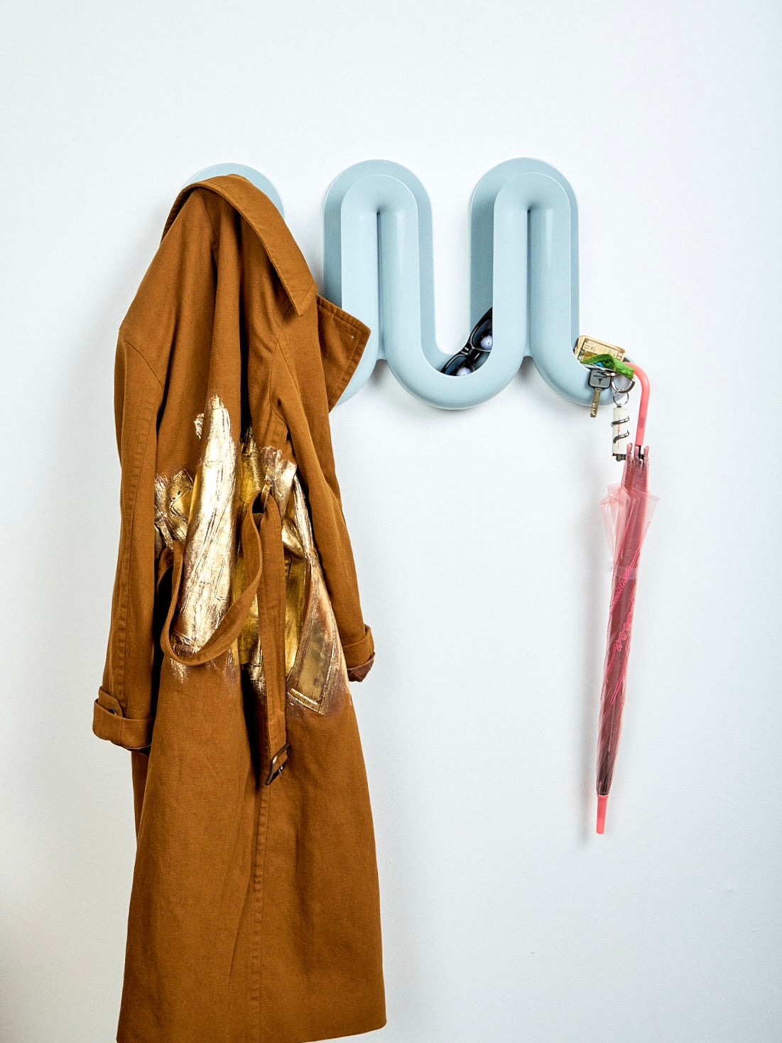 その他 Heller Swell Wall Catchall Swell Wall Catchall by Anna Dawson – Sculptural Organizer