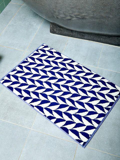 Navy Scallop Bath Mat