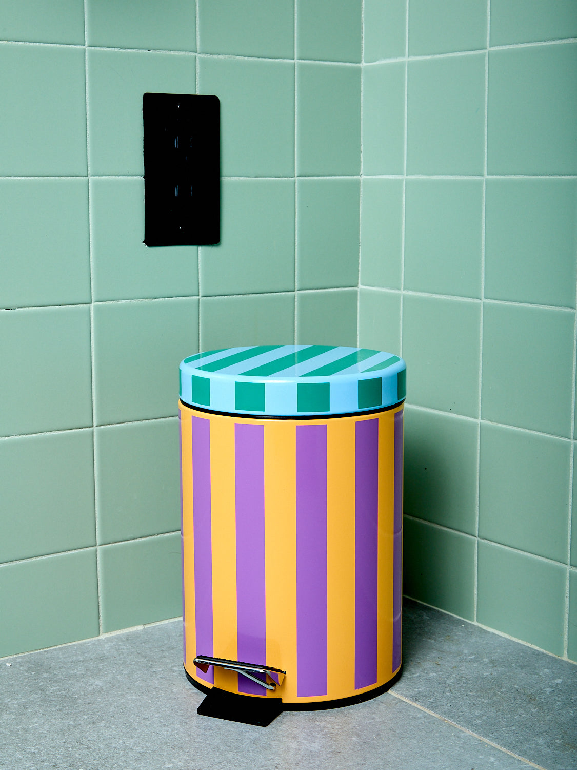 Bathroom Trash Bin