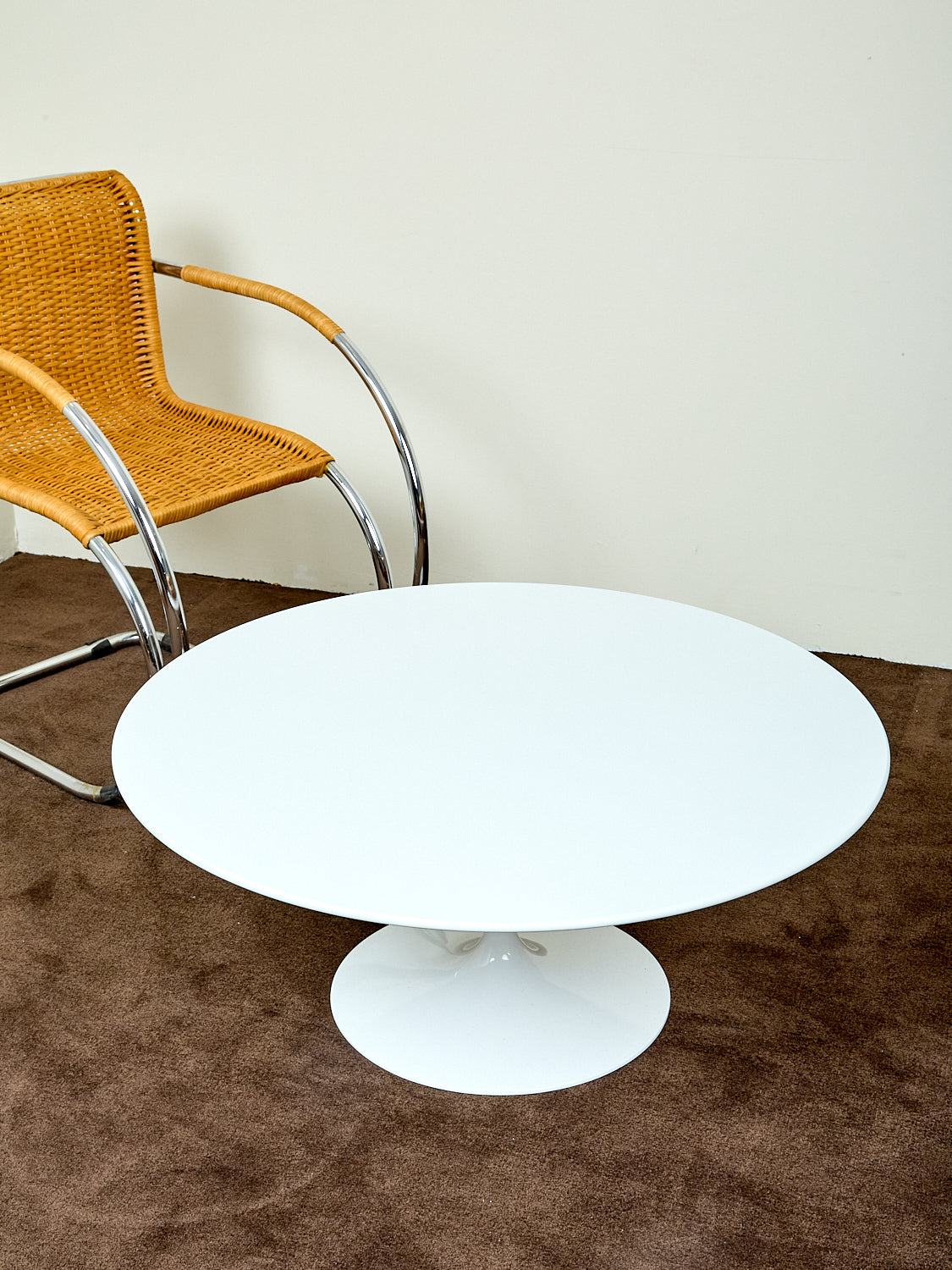 Tulip Coffee Table by Eero Saarinen