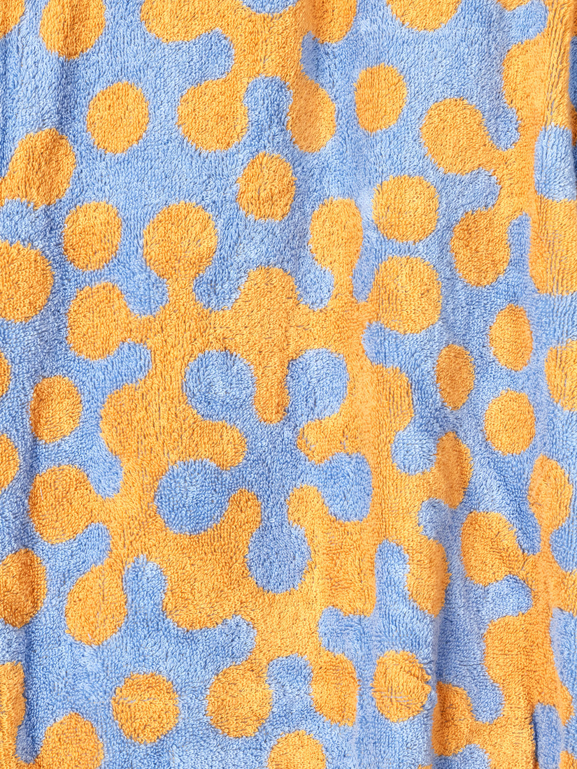 A close up of Dusen Dusen's slime pattern blue and yellow robe.