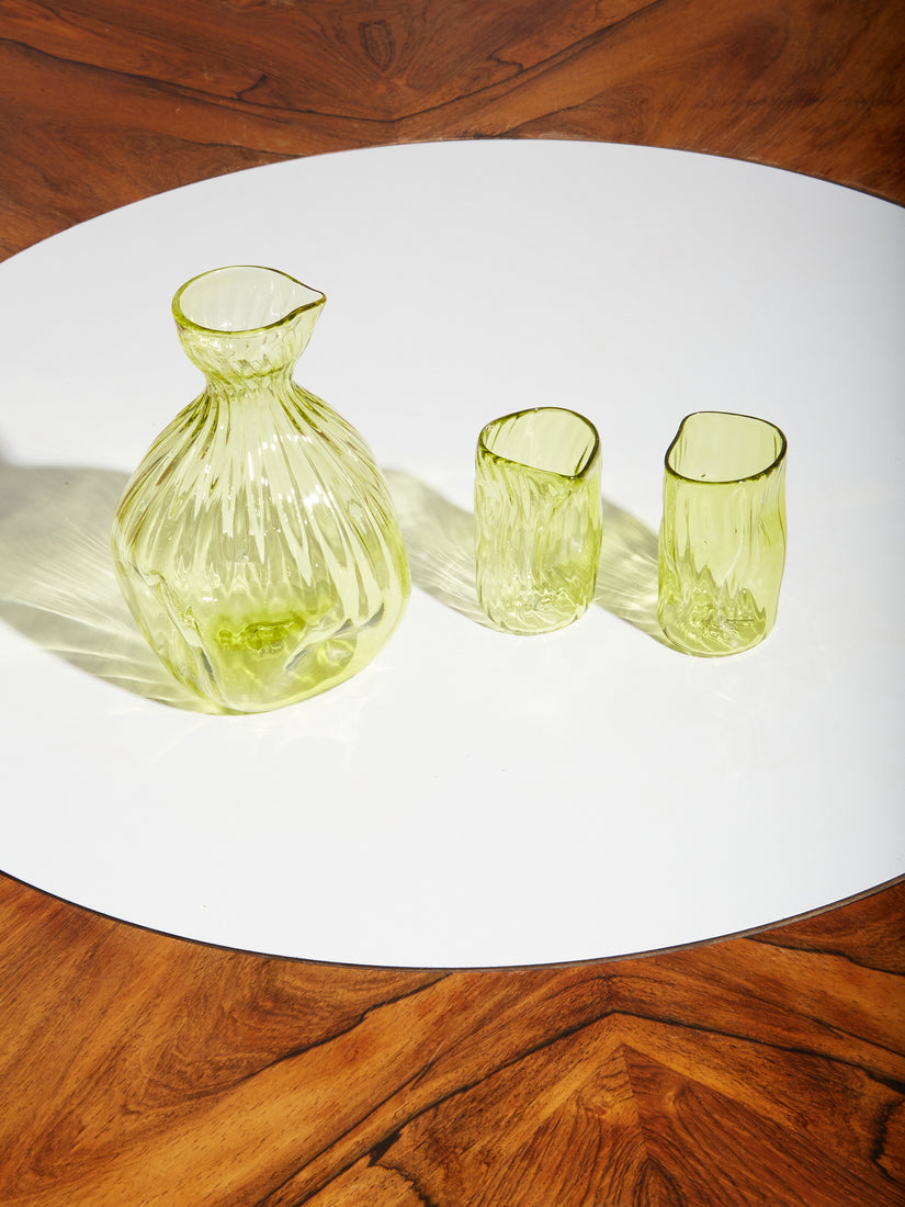 A green sake carafe and 2 glasses.