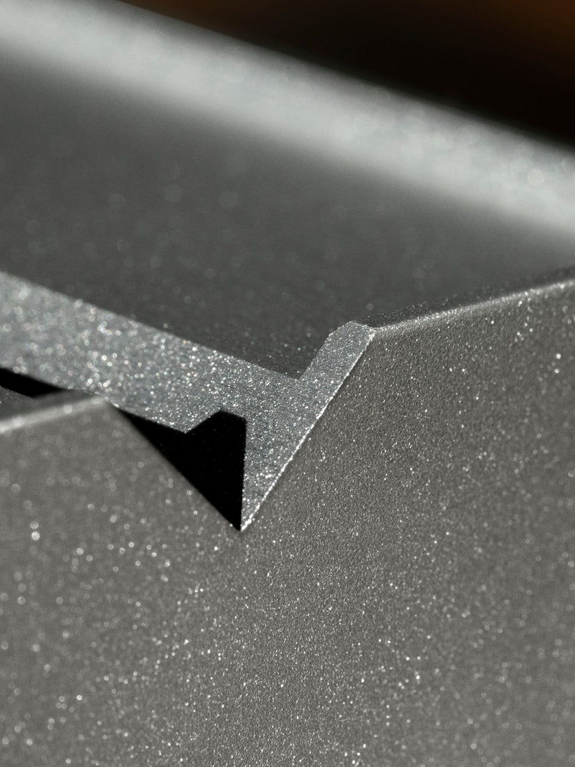 A close up of the ridge featured on the lid of Block Table Lighter. The ridge is triangle shaped cut out for resting a cigarette on the ashtray.